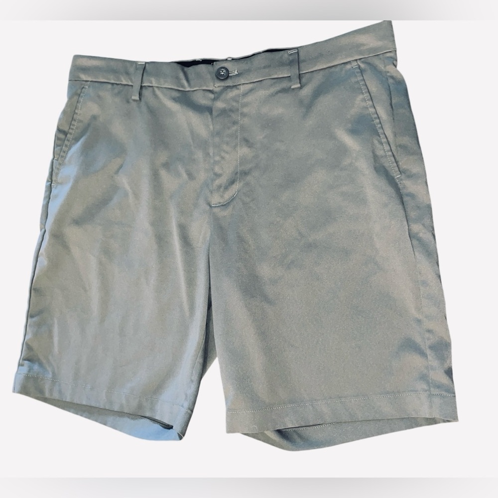 Amazon Essentials Men’s Size 36 Grey Flat Front Slim Shorts